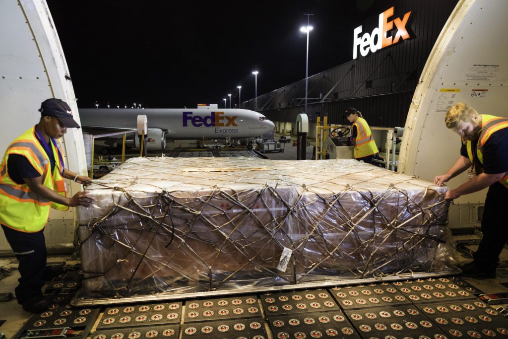 FedEx loading